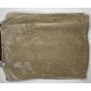 UGG Set Of 2 Standard Size 19x26 Shams White Tan Zipper Closure Super Soft Cozy